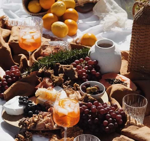 YOUR GUIDE TO SUMMER ENTERTAINING AT HOME, ITALIAN STYLE! YOUR GUIDE TO SUMMER ENTERTAINING AT HOME, ITALIAN STYLE!