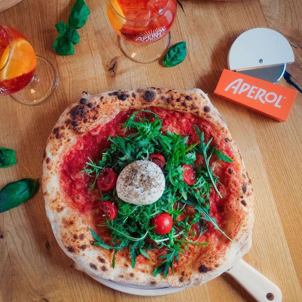 Pizza Burrata Rezept – cremiger Genuss mit Tomatensoße, Rucola & Trüffel